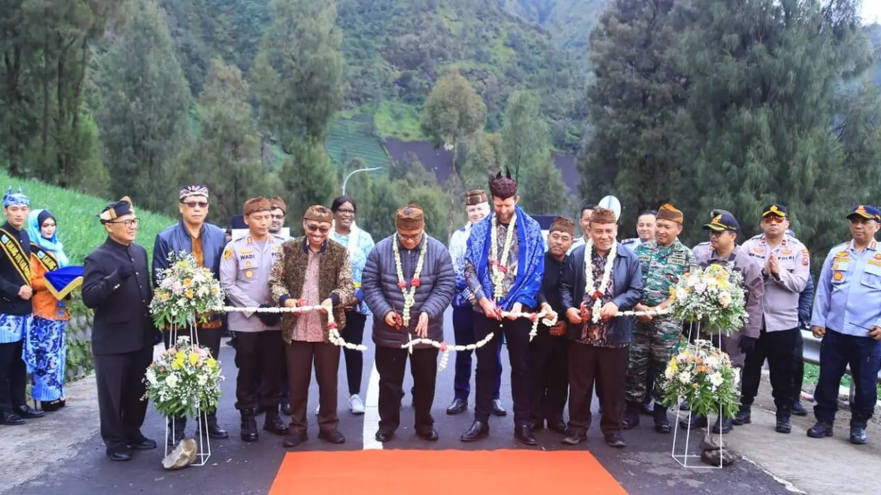 Peresmian jalan menuju destinasi wisata Gunung Bromo dalam program PRIM kerja sama Indonesia-Australia di Seruni Point Bromo Tengger Semeru, Kabupaten Probolinggo (Istimewa)
