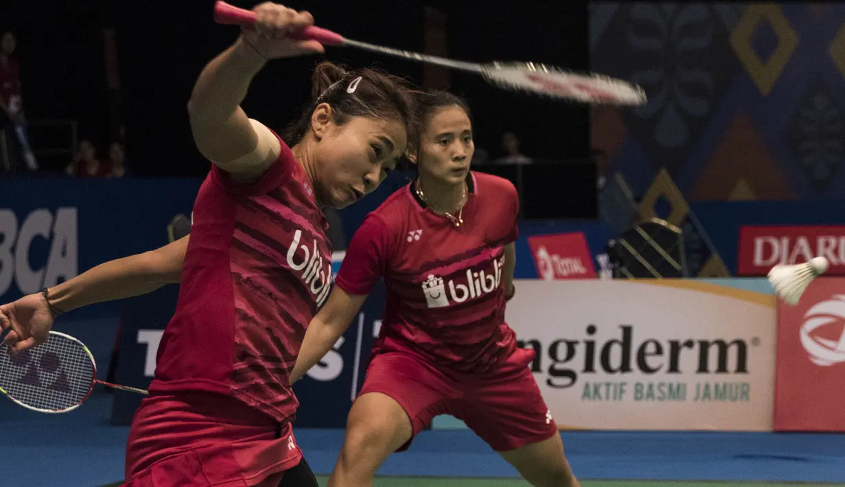 Anggia Shitta Awanda/Ni Ketut Mahadewi Istarani, berhasil lolos ke semifinal berkat kemenangan 13-21, 21-19, 21-11. (Bola.com/Vitalis Yogi Trisna) 