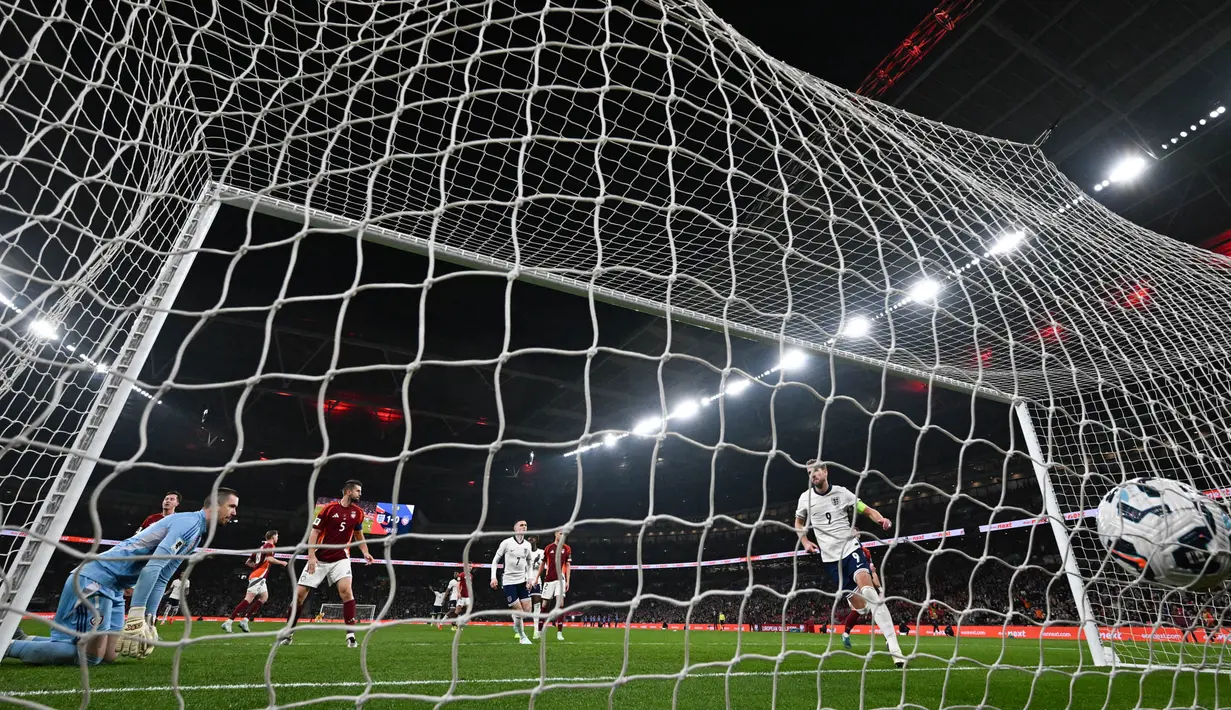 Tiga gol kemenangan The Three Lions dicetak oleh Reece James, Harry Kane, dan Eberechi Eze. (AFP/Glyn Kirk)