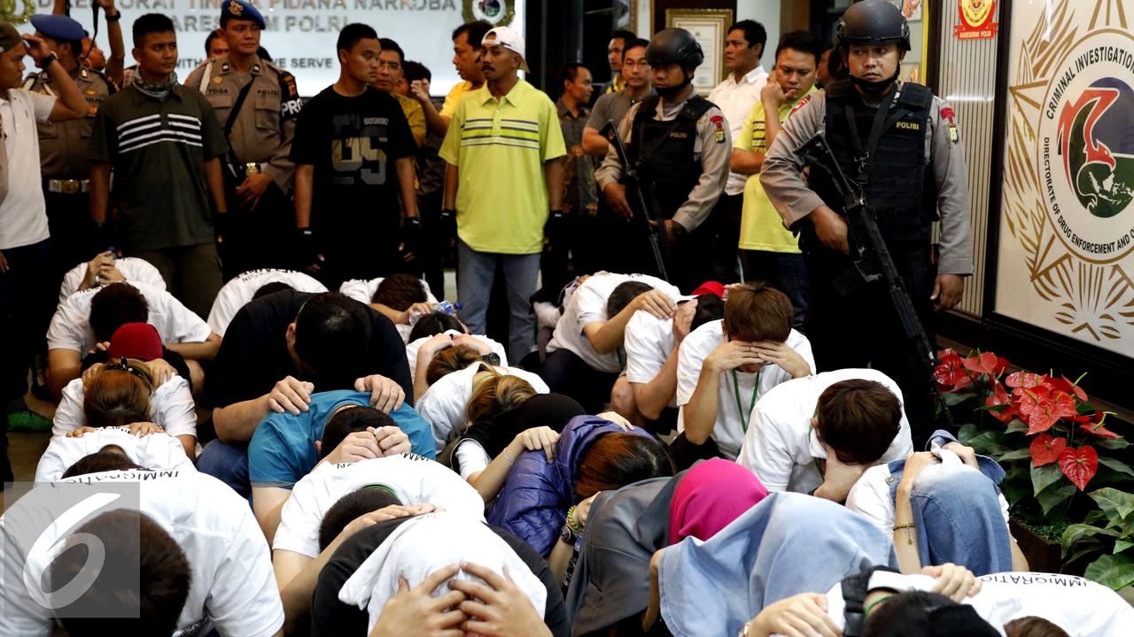 20150828-30 WNA Taiwan Digelandang ke Bareskrim-Jakarta