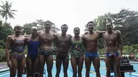 Para perenang Indonesia untuk SEA Games 2017 foto bersama usai latihan di Tirta Arum Swimming Pool Badung, Bali, Jumat (30/6/2017). (Bola.com/Vitalis Yogi Trisna)