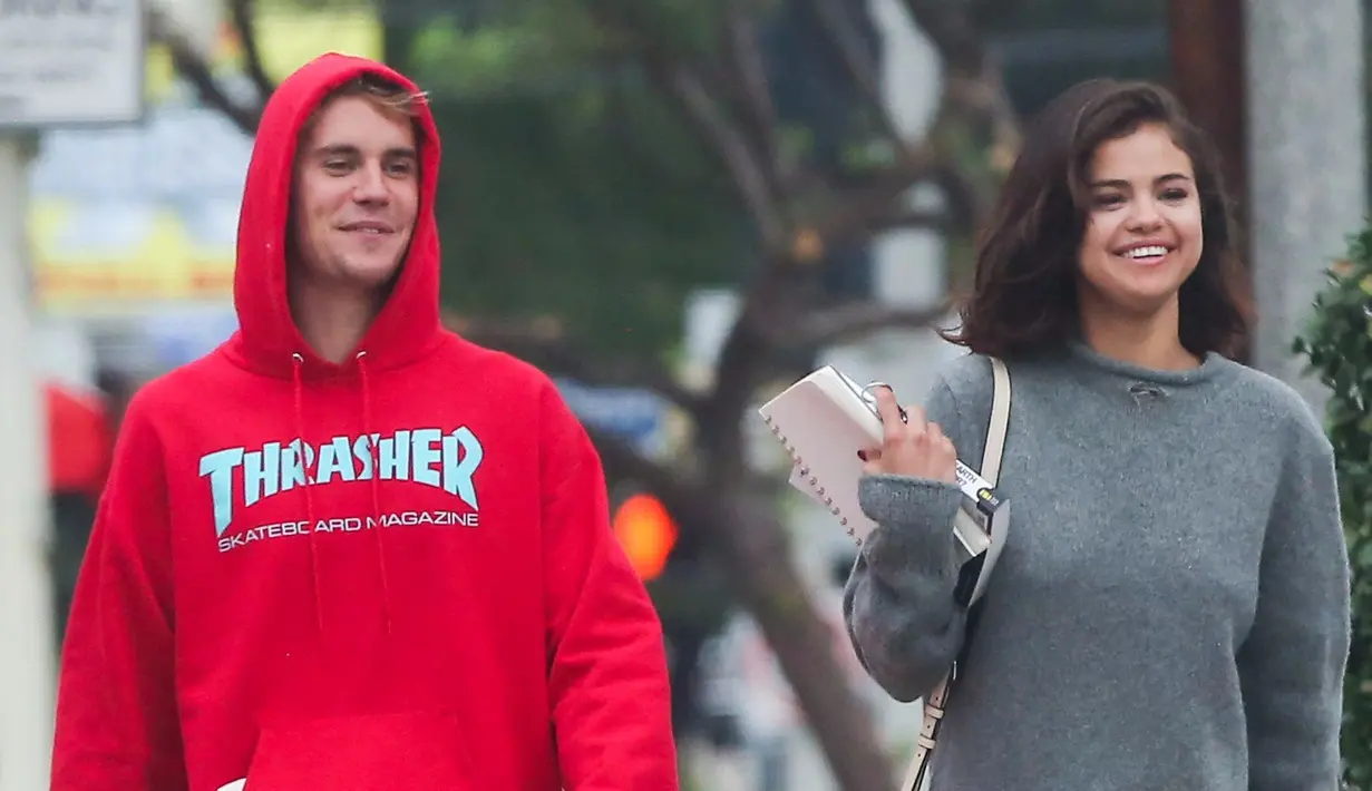 Hailey ingin menjadi kekasih Justin dan saat melihat Selena berada di sebelah Justin, hal itu membuatnya sedih. (PopSugar)