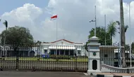 Gedung Pakuan di Jalan Otista, Kota Bandung merupakan rumah dinas Gubernur Jawa Barat Ridwan Kamil. (Liputan6.com/Huyogo Simbolon)