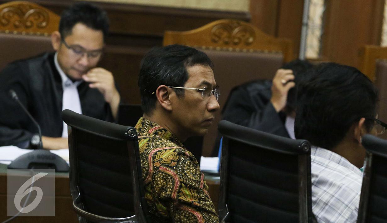 Kepala Badan Keuangan dan Aset Daerah (BPKAD) DKI, Heru Budi Hartono saat menjalani sidang lanjutan perkara suap Raperda Reklamasi Pantai Utara Jakarta di Pengadilan Tipikor, Jakarta, Senin (19/9). (Liputan6.com/Helmi Afandi)