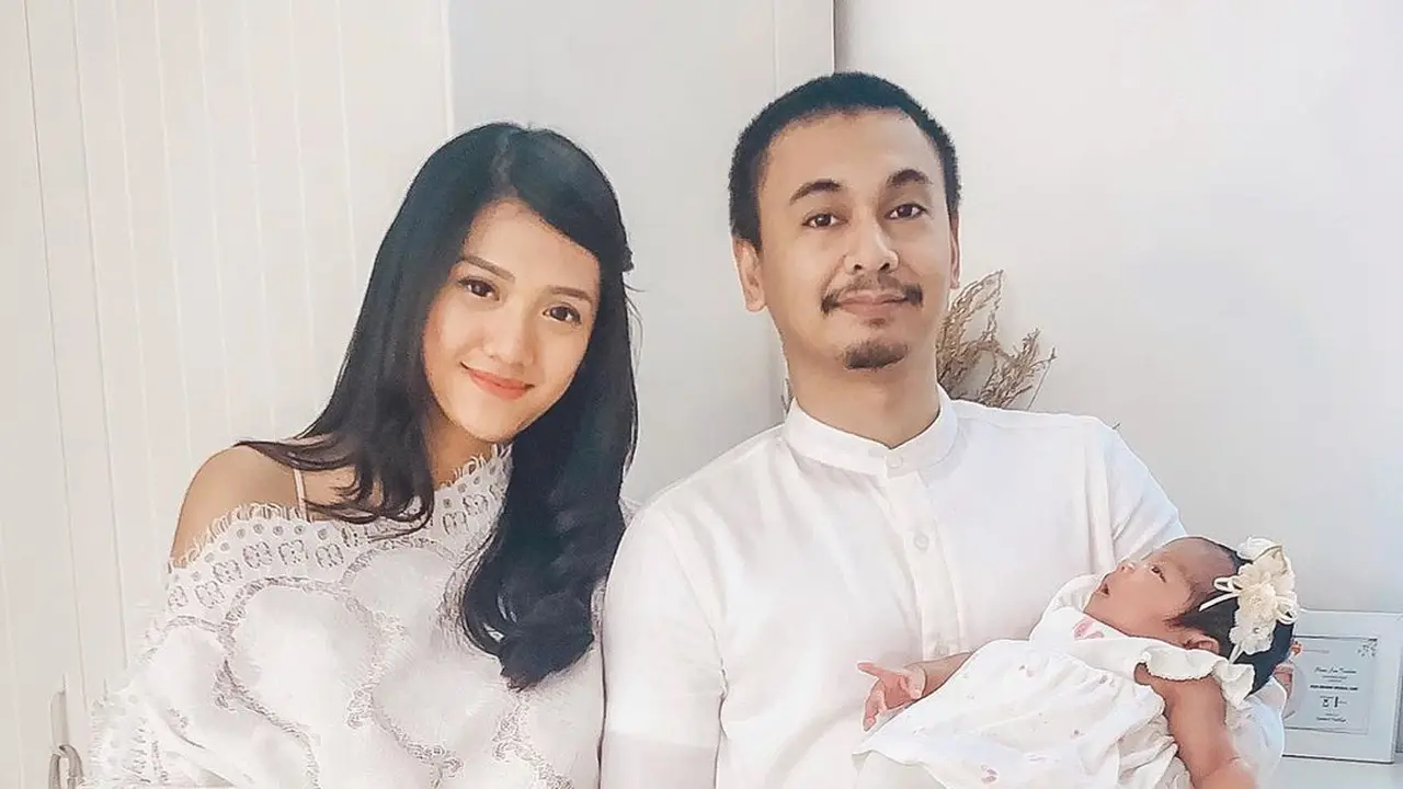 Anissa Aziza Istri Raditnya Dika Bersama Bayinya
