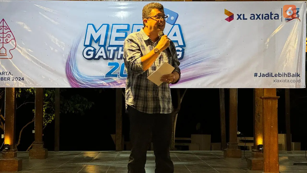 Chief Corporate Affairs XL Axiata Marwan O Baasir, menjelaskan tantangan bisnis yang dihadapi XL Axiata, selain kompetitor juga berasal dari layanan ISP ilegal atau RT/RW Net hingga Starlink. (Liputan6.com/ Agustin Setyo Wardani).