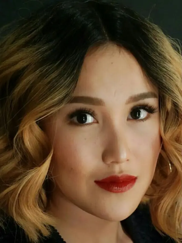 6 Potret Gaya Rambut Terbaru Ayu Ting-Ting, Pendek dan Pirang