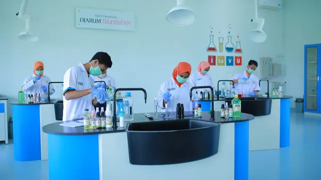 SMK Produksi Hand Sanitizer