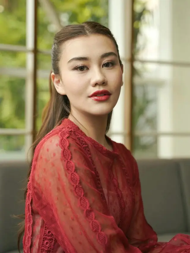 Aaliyah Massaid berbusana merah (Instagram/aaliyah.massaid)