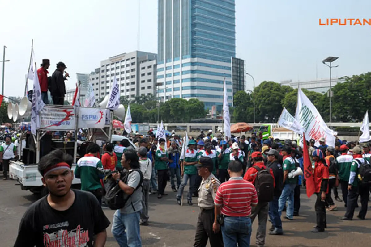 demo-buruh-1-130923c.jpg