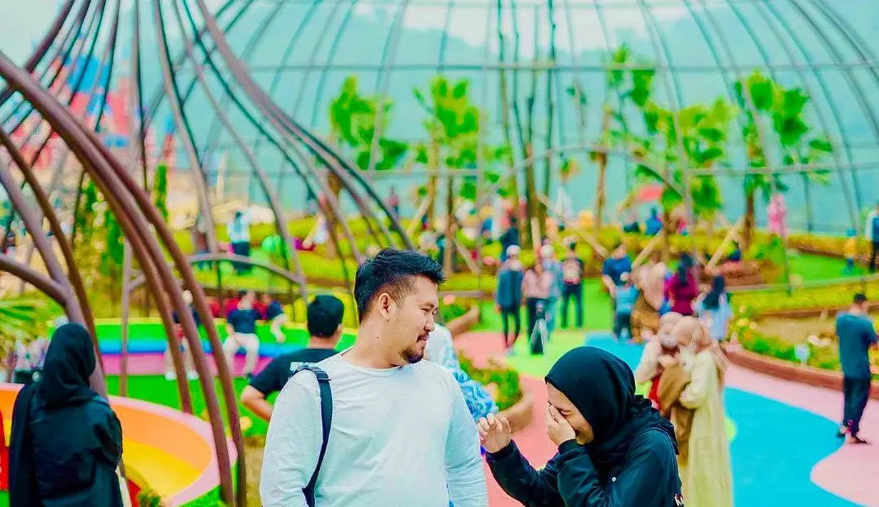 Dewi Perssik (Instagram/florawisata_dcastello)