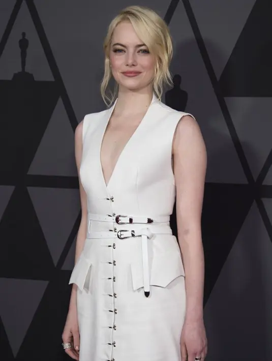 April tahun 2012, Emma Stone pertama kali tampil di karpet merah bersama dengan Andrew Garfield. Tetapi di tahun 2015, tepatnya di bulan Oktober, keduanya lebih memilih untuk mengakhiri hubungannya. (AFP/Valerie Macon)