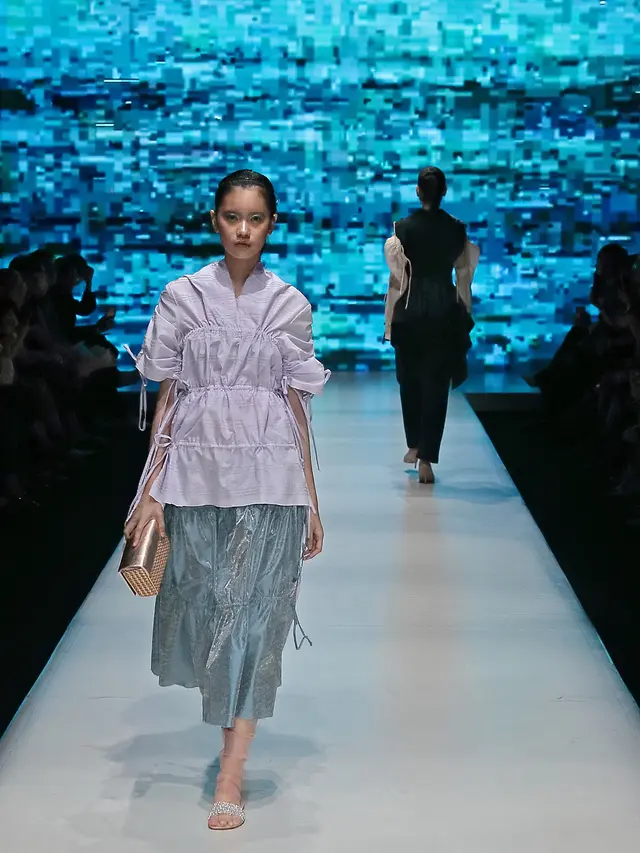 Tangan di Plaza Indonesia Fashion Week