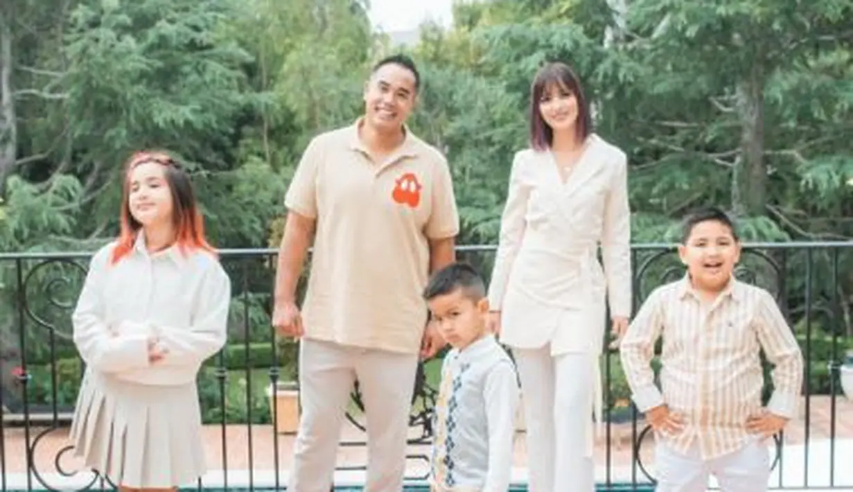 <p>Gaya Mikhayla, anak sulung Nia Ramadhani (Instagram/ramadhaniabakrie)</p>