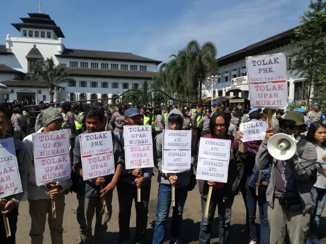 Peringati Hari Buruh, Jurnalis Bandung Serukan Berserikat (Liputan6.com/Huyogo Simbolon)