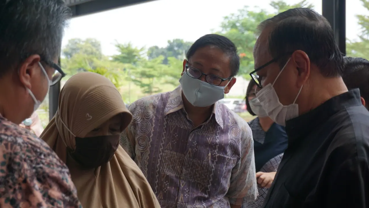 Uskup Agung Jakarta Semangati Dosen dan Lansia Peserta Vaksinasi Unika Atma Jaya 