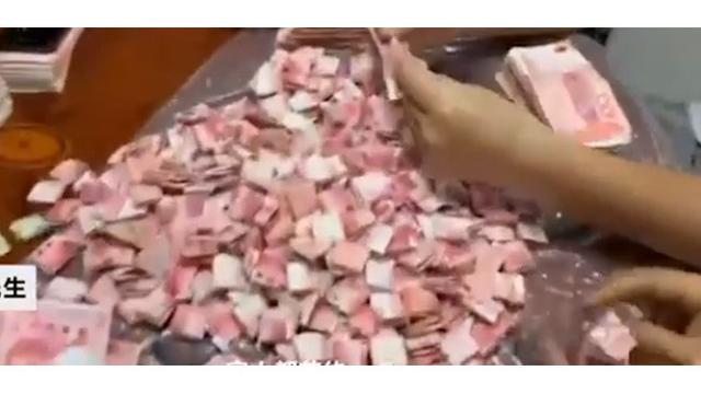 Mengaku Tak Punya Uang, Pria Ini Simpan Ratusan Juta di Dalam Pipa Rumahnya