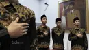 Pemain Timnas Indonesia U-16 menyanyikan lagu Indonesia Raya saat acara pelepasan Timnas U-16 ke piala AFF di Jakarta, Kamis, (6/7/2017). Piala AFF U-15 akan berlangsung 9-22 Juli di Thailand. (Bola.com/M Iqbal Ichsan)