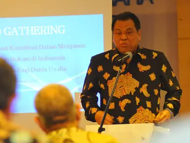 Ketua MK Arief Hidayat saat memberikan sambutan dalam acara CEO Gathering, Jakarta, Senin (27/2). Dialog tersebut membahas peran MK dalam menjamin kepastian hukum di Indonesia dan implikasinya dalam dunia usaha. (Liputan6.com/Angga Yuniar)