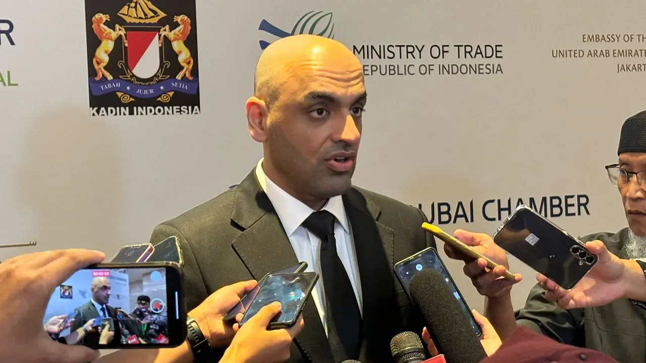 President And CEO Of Dubai Chambers Mohammad Ali Rashed Loota dalam Forum Bisnis yang diselenggarakan Dubai International Chamber di Jakarta, Senin (6/5/2024). (Tira/Liputan6.com)