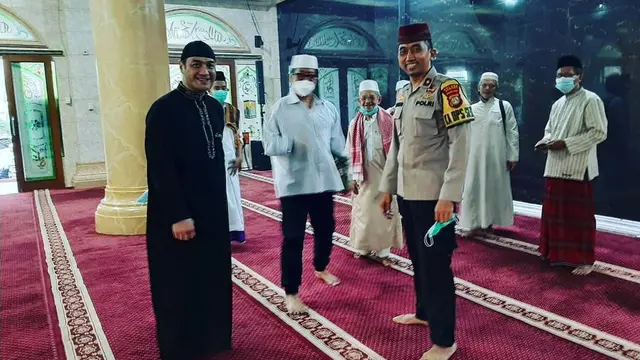 6 Potret Ferry Irawan Sebelum Kondisinya Kritis, Lebih Religius dan Ikut Kajian