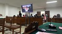 Persidangan perkara korupsi pengelolaan dana PDAM Makassar yang mendudukkan adik Mentan Syahrul Yasin Limpo, Haris Yasin Limpo digelar di Pengadilan Tipikor Negeri Makassar. (Liputan6.com/Eka Hakim)