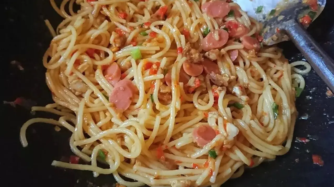 Resep spageti bumbu seblak. (dok. Cookpad @niamnisuk)