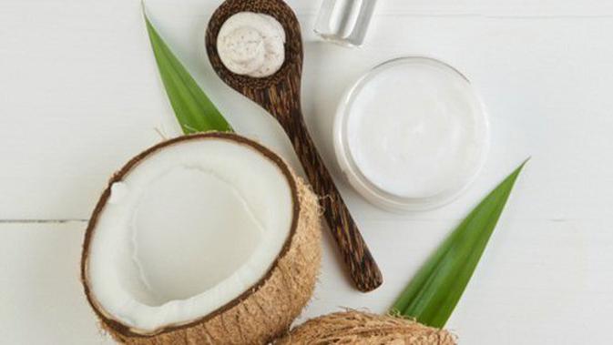 5 Kegunaan  Minyak  Kelapa untuk Kecantikan Beauty Fimela com