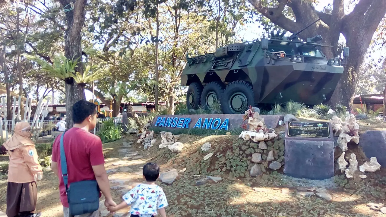 Panser Anoa Menjaga Taman Trunojoyo Kota Malang