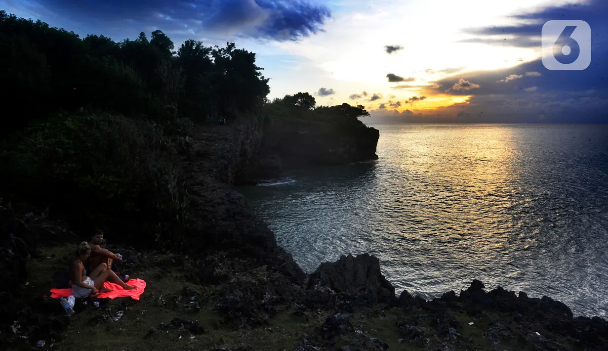 Akses menuju pantai Honeymoon sekitar 500 meter sebelum pantai Tegal Wangi. (merdeka.com/Arie Basuki)