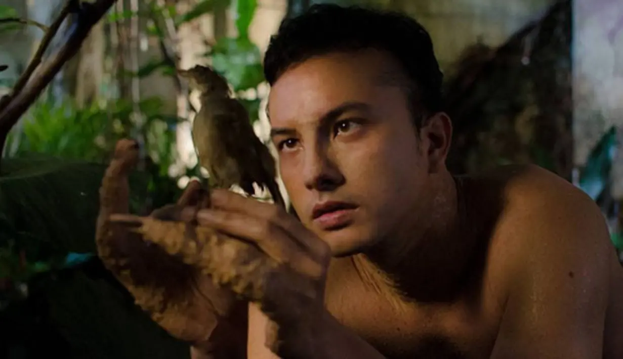 Meski menjelma menjadi seekor burung Rangkong, paras tampan Nicholas Saputra tetap menjadi idola di mata publik. Pasalnya, paras tampan Nicholas tak juga sirna meski menjadi burung. (Foto: Instagram)