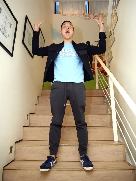 Film ketiga garapan Ernest ini mengambil lokasi syuting di Jakarta dan keindahan alam di Sumba Timur. Film yang mengisahkan hubungan ibu dan anak itu dibuat drama dan tambahan komedi yang kental. (Nurwahyunan/Bintang.com)