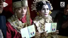Sepasang kekasih resmi menjadi suami istri. Uniknya pasangan ini terpaut usia 45 tahun, dimana sang wanita lebih tua dibanding sang pria.