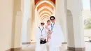 Tak hanya Dinda Hauw dan Rey Mbayang, Shaka juga ikut melaksanakan rukun umrah dengan miqat di Bir Ali. (Foto: Instagram/@rey_mbayang)
