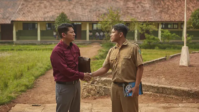 Gading Marten memerankan Taat, Boris Bokir sebagai Manul. (Foto: BASE Entertainment)