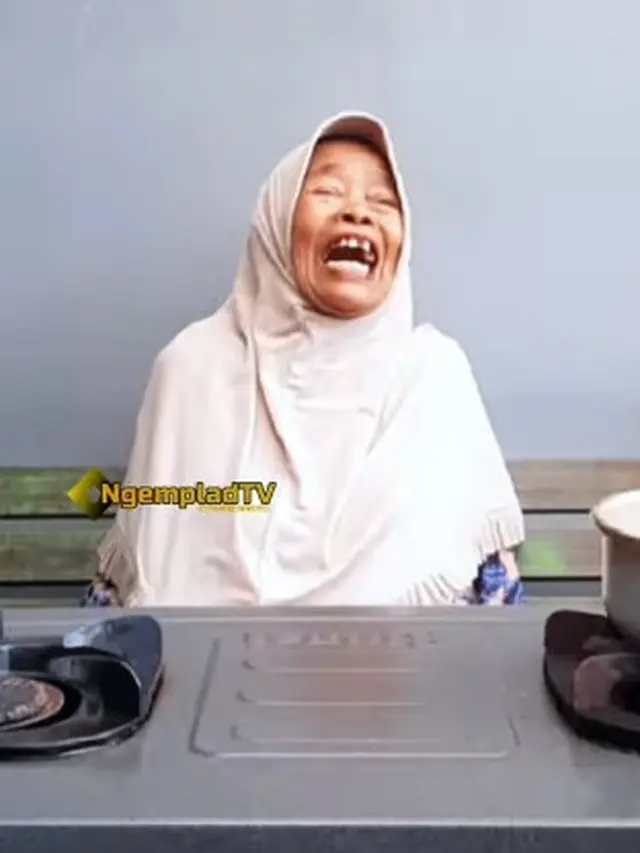 Sosok Nenek Yanah yang Viral Lewat Video Komedi Betawi