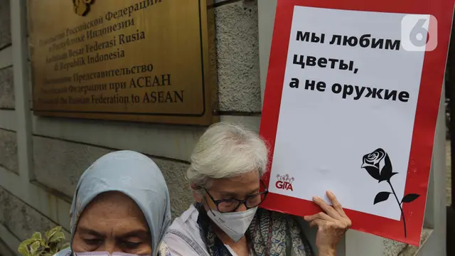 Aksi Seruan Damai di Kedubes Rusia