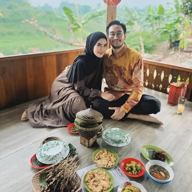 Syahnaz Sadiqah dan Ritchie Ismail (Instagram/@syahnazs)