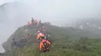 Dalam foto yang disediakan oleh Badan Nasional Pencarian dan Penyelamatan Indonesia (BASARNAS), anggota tim penyelamat melakukan operasi pencarian di sekitar Gunung Bulusaraung, Provinsi Sulawesi Selatan, Indonesia, Sabtu 17 Januari 2026. Minggu 18 Januari 2026, Tim SAR gabungan berhasil menemukan badan pesawat ATR 42-500 di kawasan Gunung Bulusaraung, wilayah perbatasan Kabupaten Maros dan Kabupaten Pangkep, Sulawesi Selatan. (BASARNAS via AP)