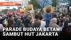 Sejumlah seniman Ondel-ondel beraksi dalam parade budaya saat hari bebas kendaraan bermotor (HBKB) di kawasan Bundaran HI, Jakarta, Minggu (11/6/2023).  Parade Budaya Betawi dan Tari Merak Sunda yang diselenggarakan Dinas Kebudayaan DKI Jakarta terse...