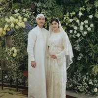 Kaesang dan Erina Gudono di acara tasyakuran dan pengajian kehamilan anak pertamanya. [Foto: Instagram/erinagudono]