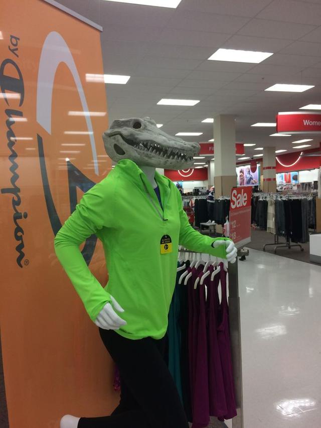 6 Potret Manekin dengan Desain Kepala yang Unik Ini Bikin Heran