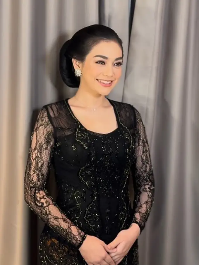 Celine Evangelista berkebaya (Instagram/celine_evangelista)