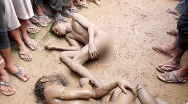Tiga pelaku tersangka pemerkosaan dipukuli tanpa ampun oleh warga sekitar, India, Jumat (25/07/2014) (Dailymail.co.uk)