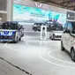 Wuling menampilkan tiga model Air ev yang tampilannya telah disesuaikan untuk menggoda pengunjung GIIAS 2023.
