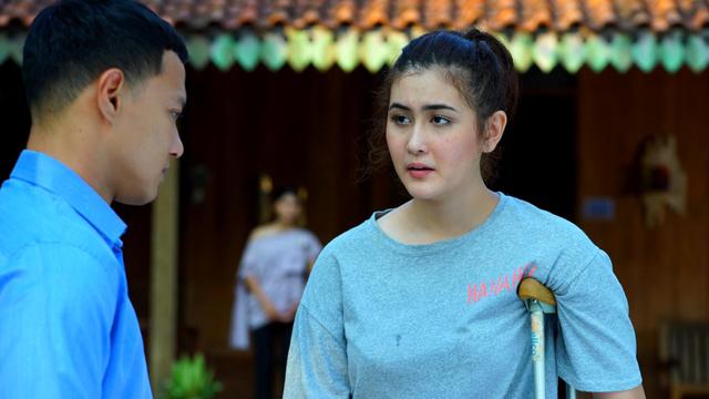 Click Bait Cinta si Tinggi