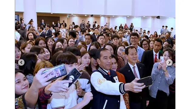 Jokowi selfie