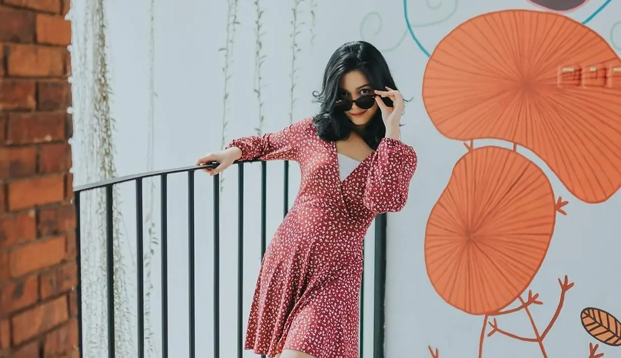 Mengawali karier sebagai penyanyi, kemampuan akting Yoriko pun terbukti mumpuni. Baru-baru ini ia tampil dalam sebuah web series yang beradu akting dengan Prilly Latuconsina dengan judul Ustad Millenial. Dalam aktingnya, Yoriko tampil berhijab. (Liputan6.com/IG/@yorikooangln_)