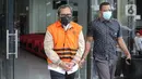 Wakil Ketua DPRD Jawa Timur, Sahat Tua Simanjuntak berjalan keluar dari ruang pemeriksaan di Gedung Merah Putih KPK, Jakarta, Rabu (11/1/2023). Sahat Tua Simanjuntak diperiksa sebagai tersangka terkait dugaan tindak pidana korupsi suap pengurusan alokasi dana hibah bersumber dari APBD Jawa Timur. (Liputan6.com/Faizal Fanani)
