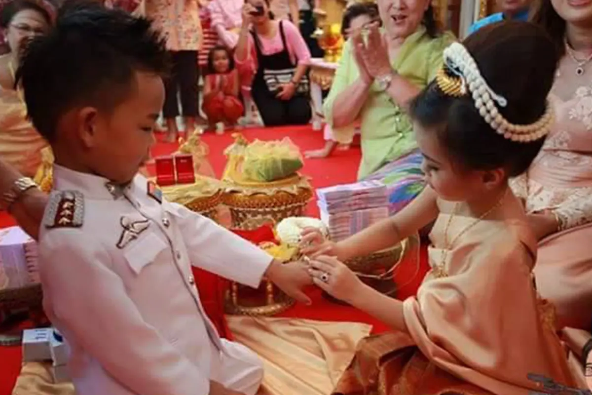 Usia 5 Tahun Bertunangan Warga Thailand Bikin Heboh Netizen